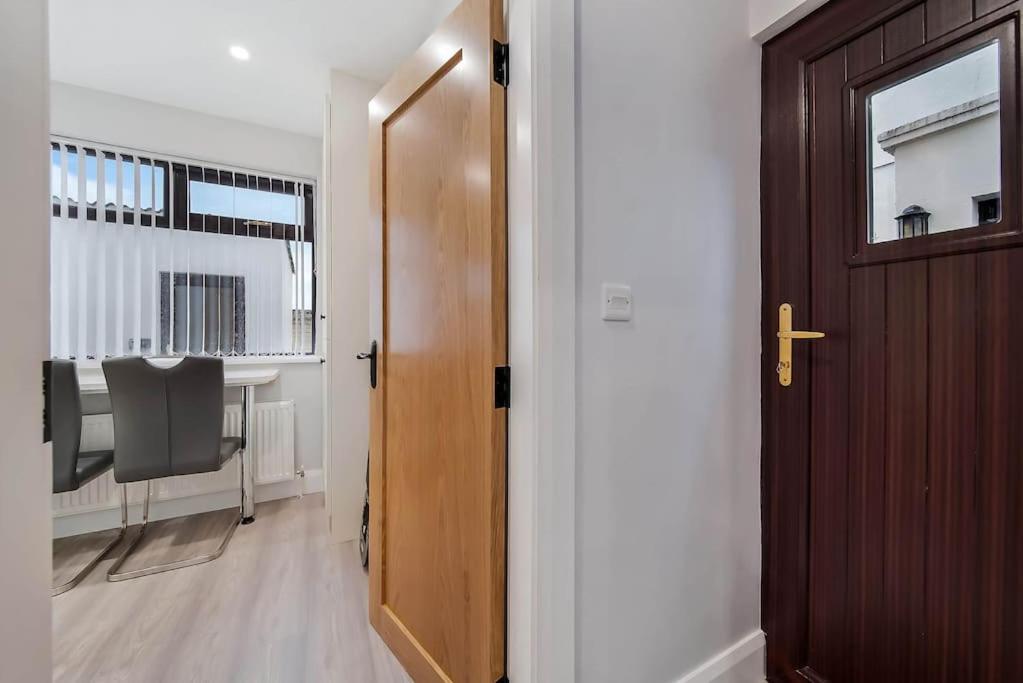 Ardoyne Lodge 'Sleeping 4 Guests' Belfast Ngoại thất bức ảnh
